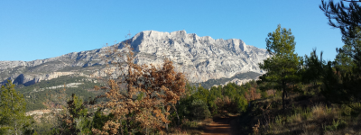 Vue sur la Sainte Victoire en automne à Aix-en-Provence